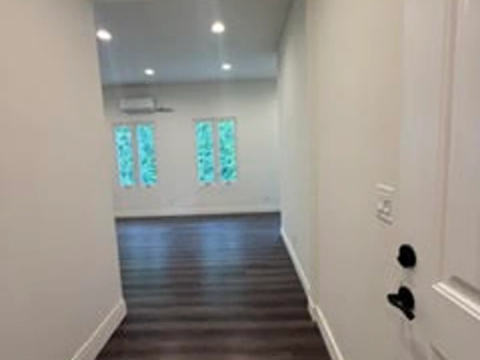 921 N W Knoll Dr - 6