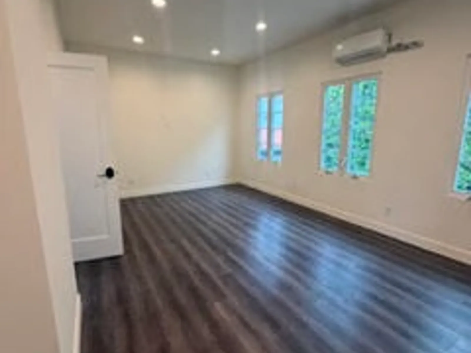 921 N W Knoll Dr - 5