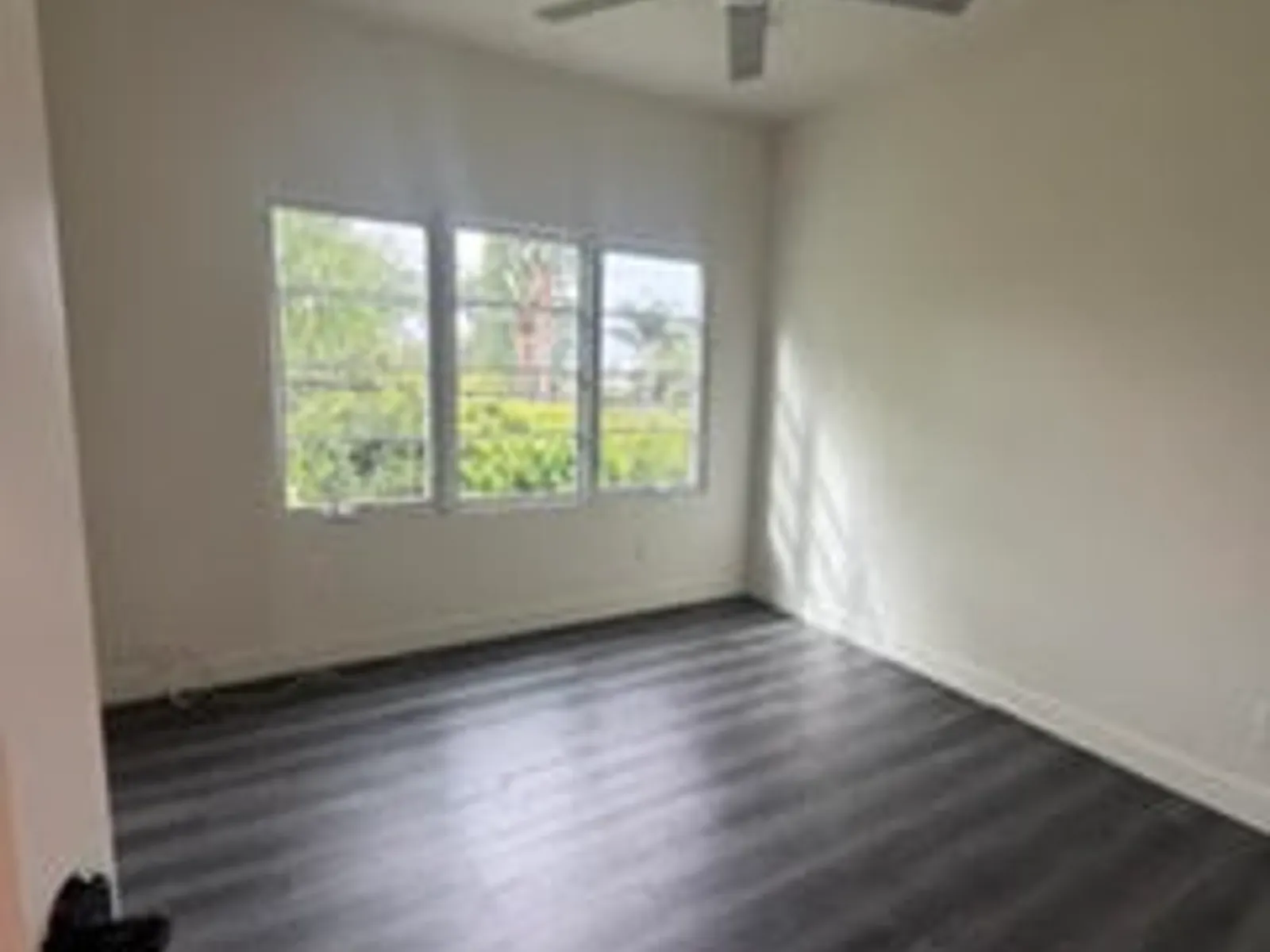 921 N W Knoll Dr - 4