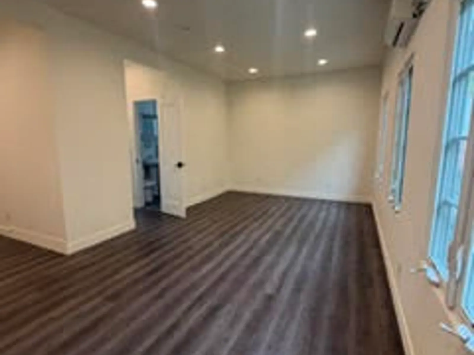 921 N W Knoll Dr - 7