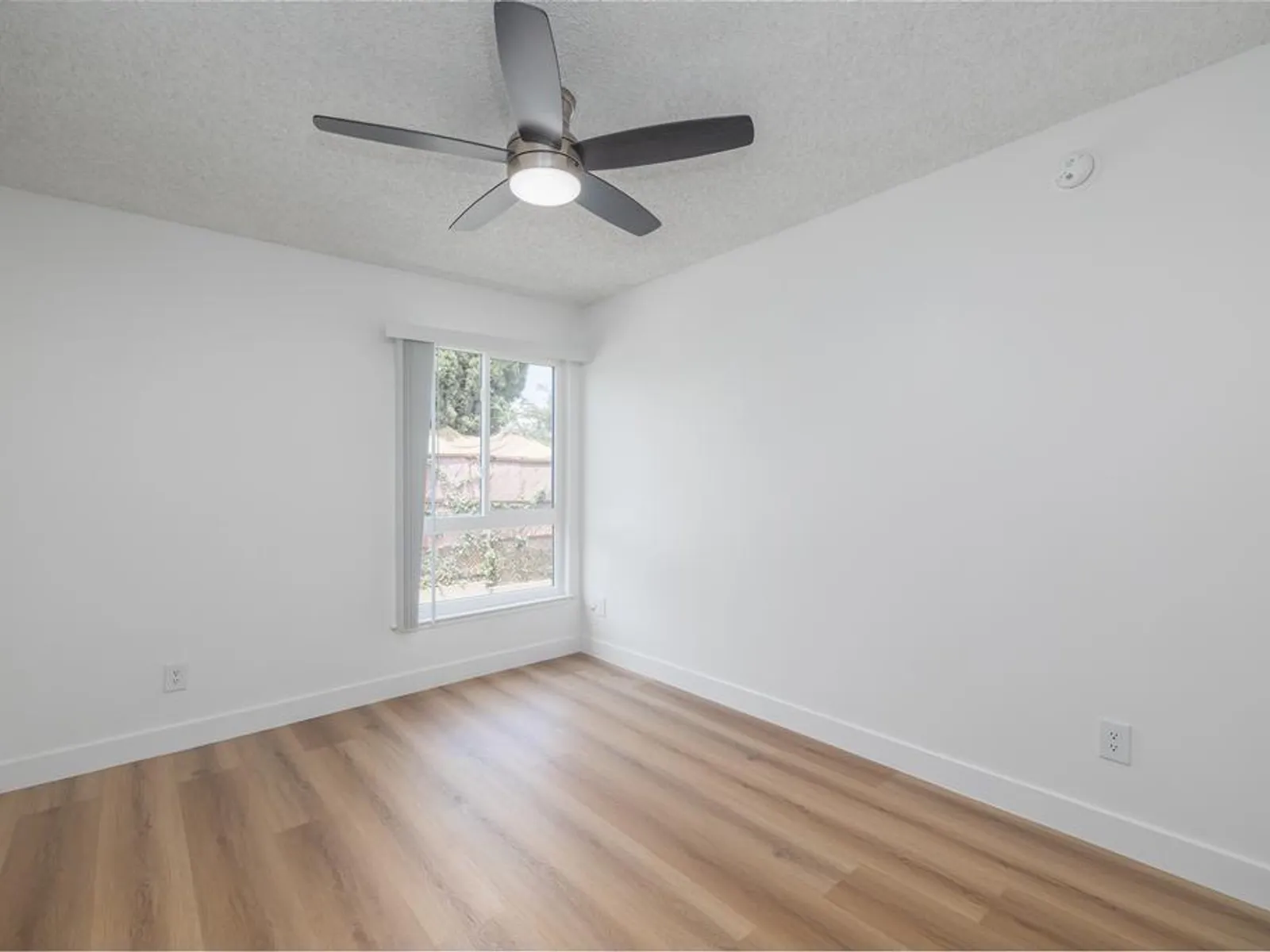 860 West 5th Street 13
