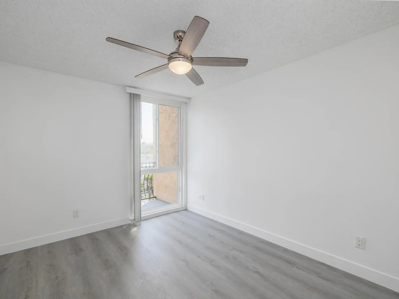 860 West 5th Street 15
