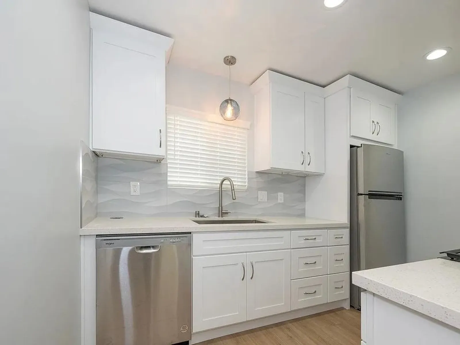 418 N Broadway 3