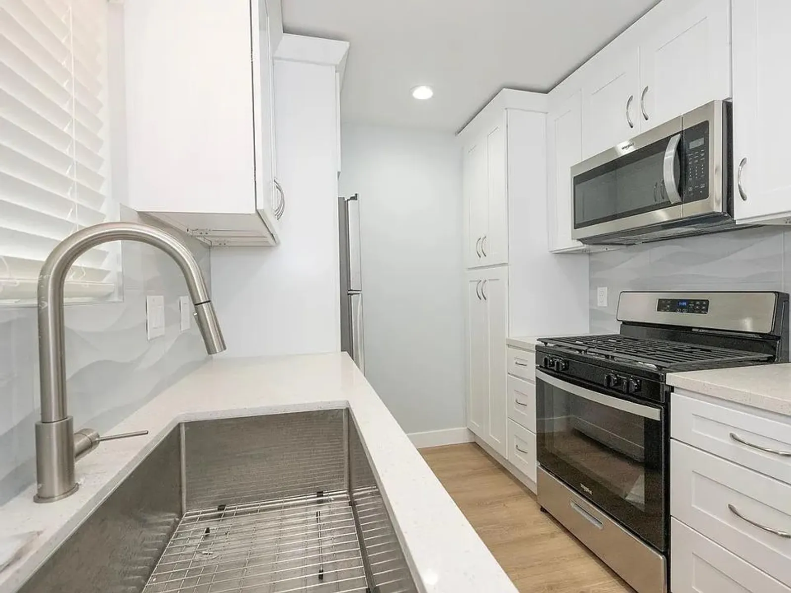 418 N Broadway 4