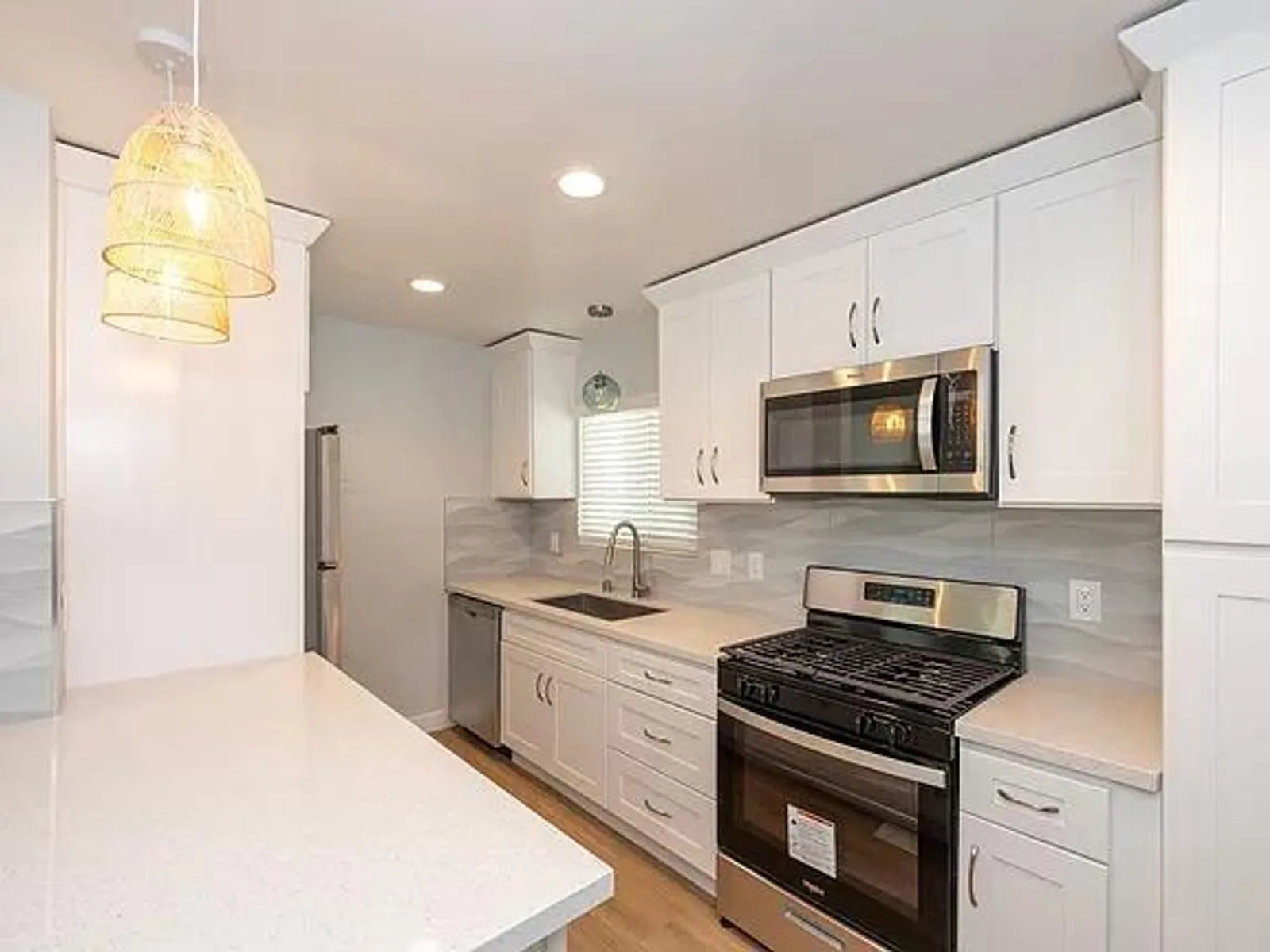 418 N Broadway 9