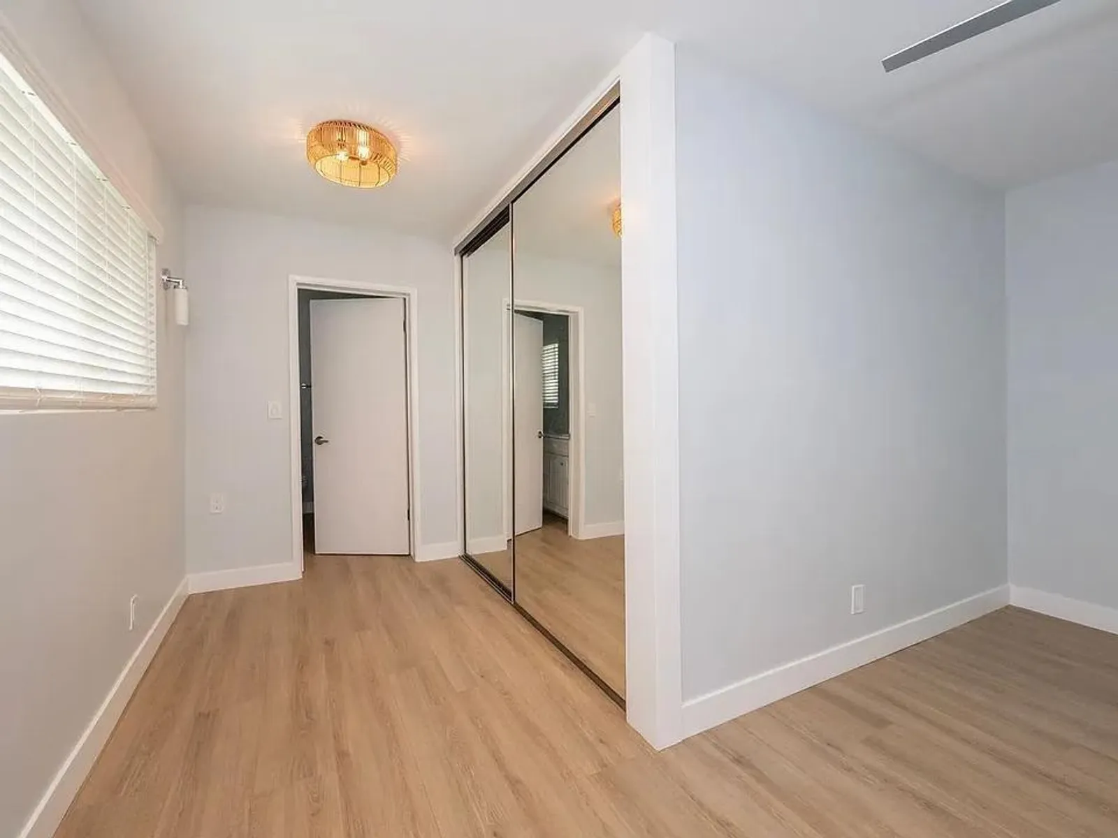 418 N Broadway 13
