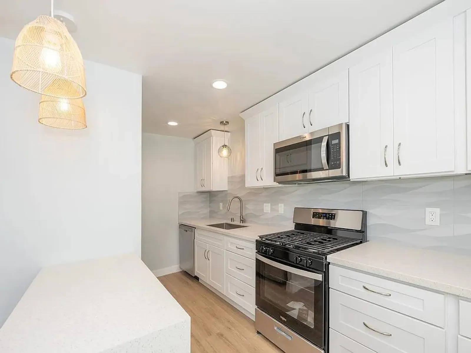 418 N Broadway 16