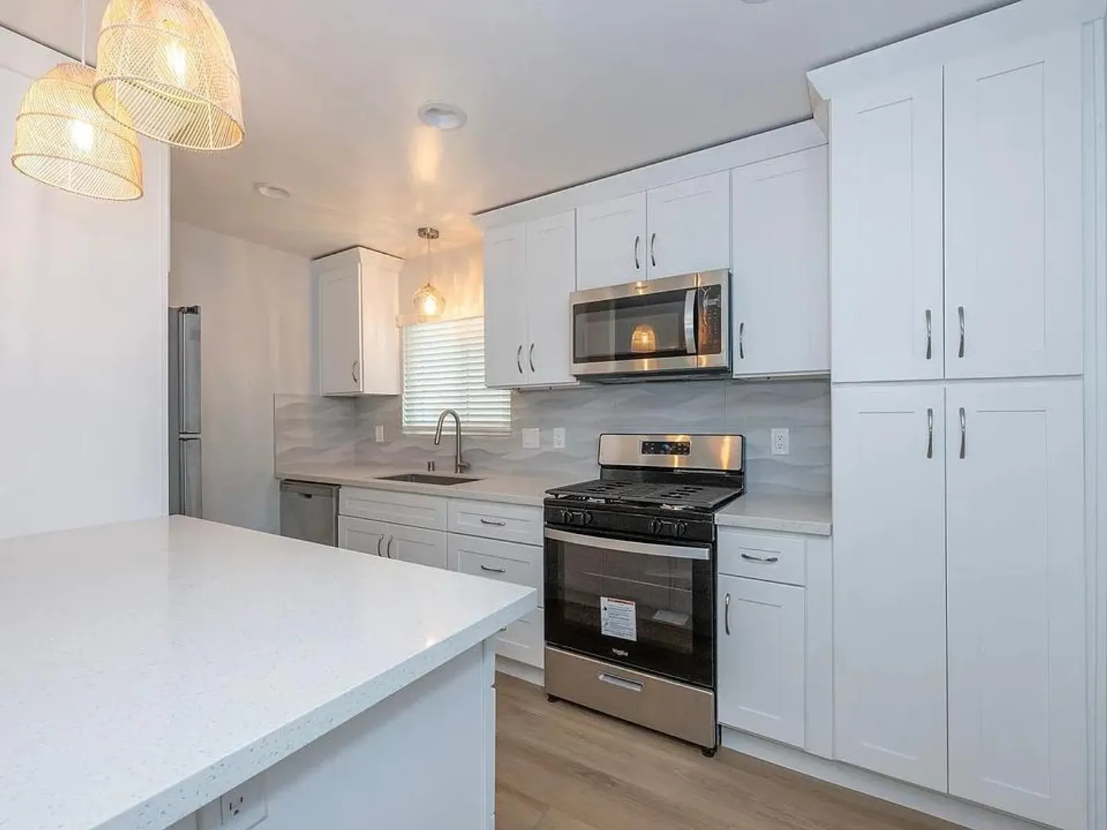 418 N Broadway 18