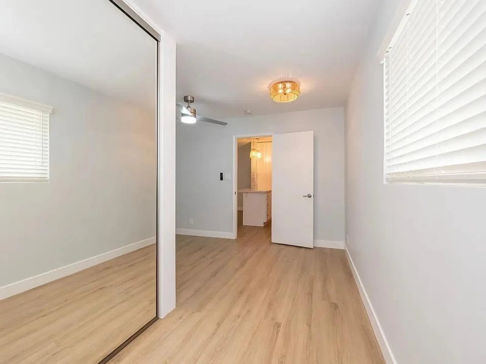 418 N Broadway 19