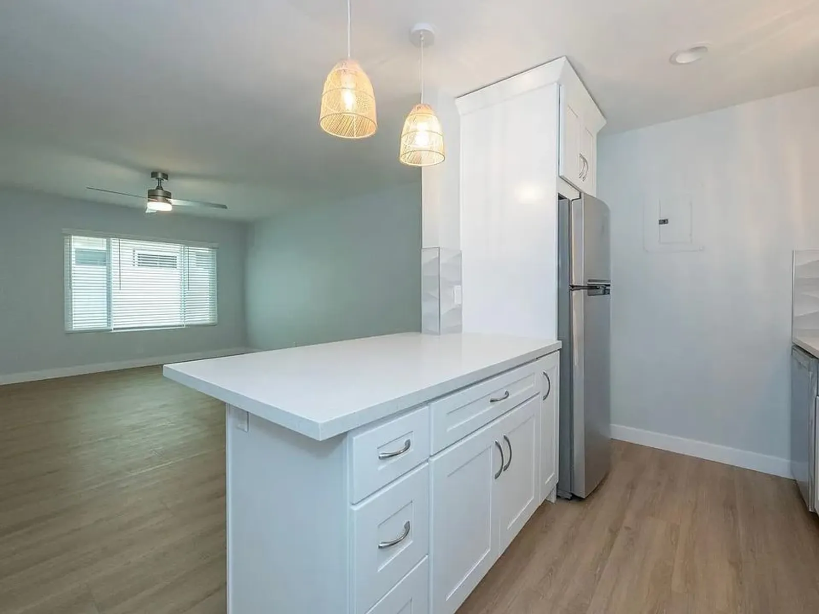 418 N Broadway 22