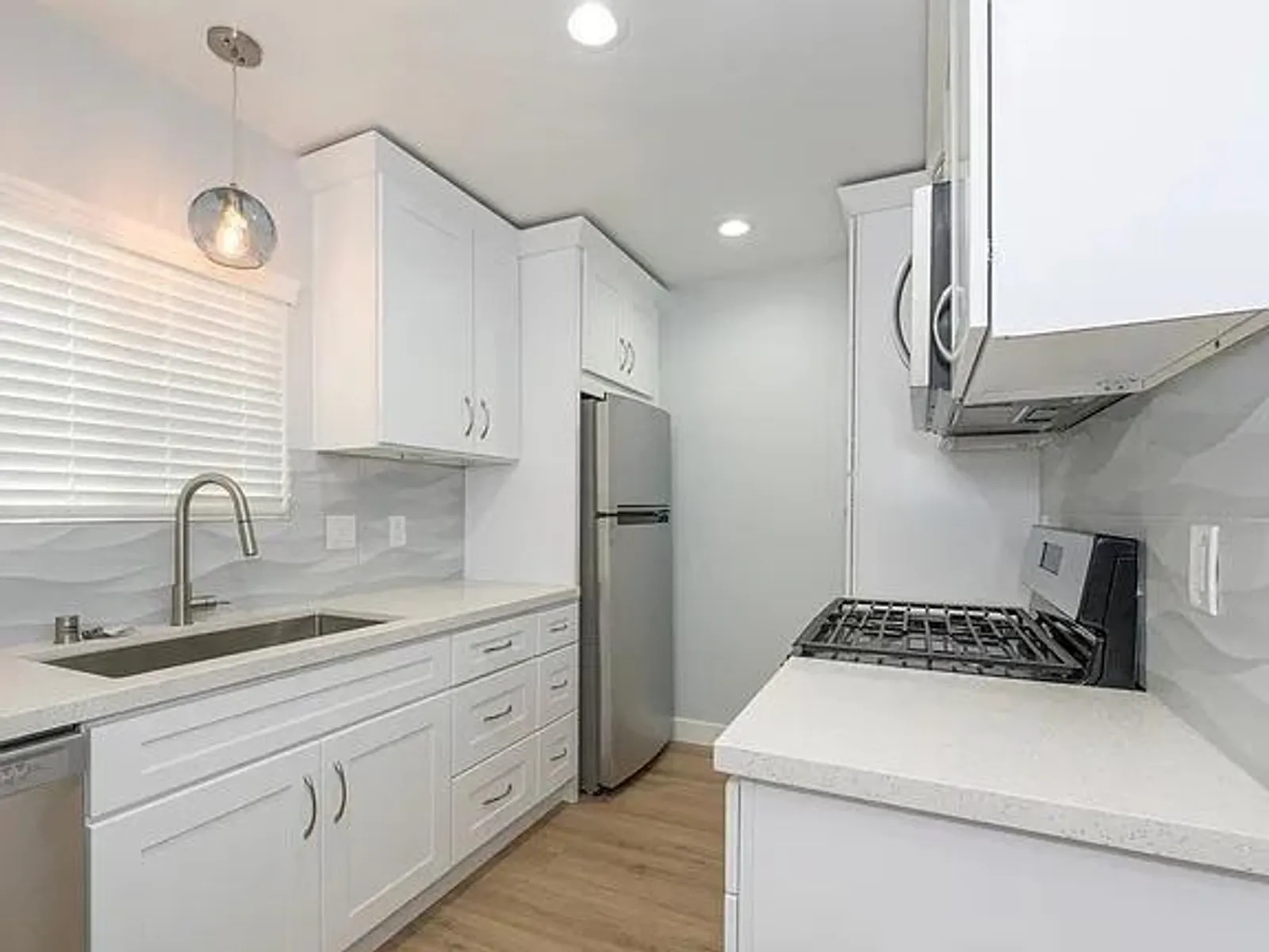 418 N Broadway 24
