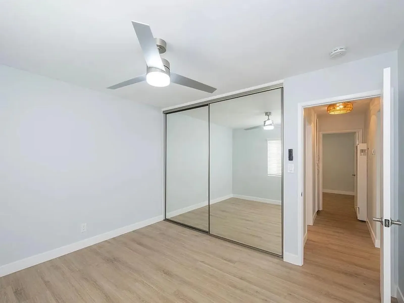 418 N Broadway 52