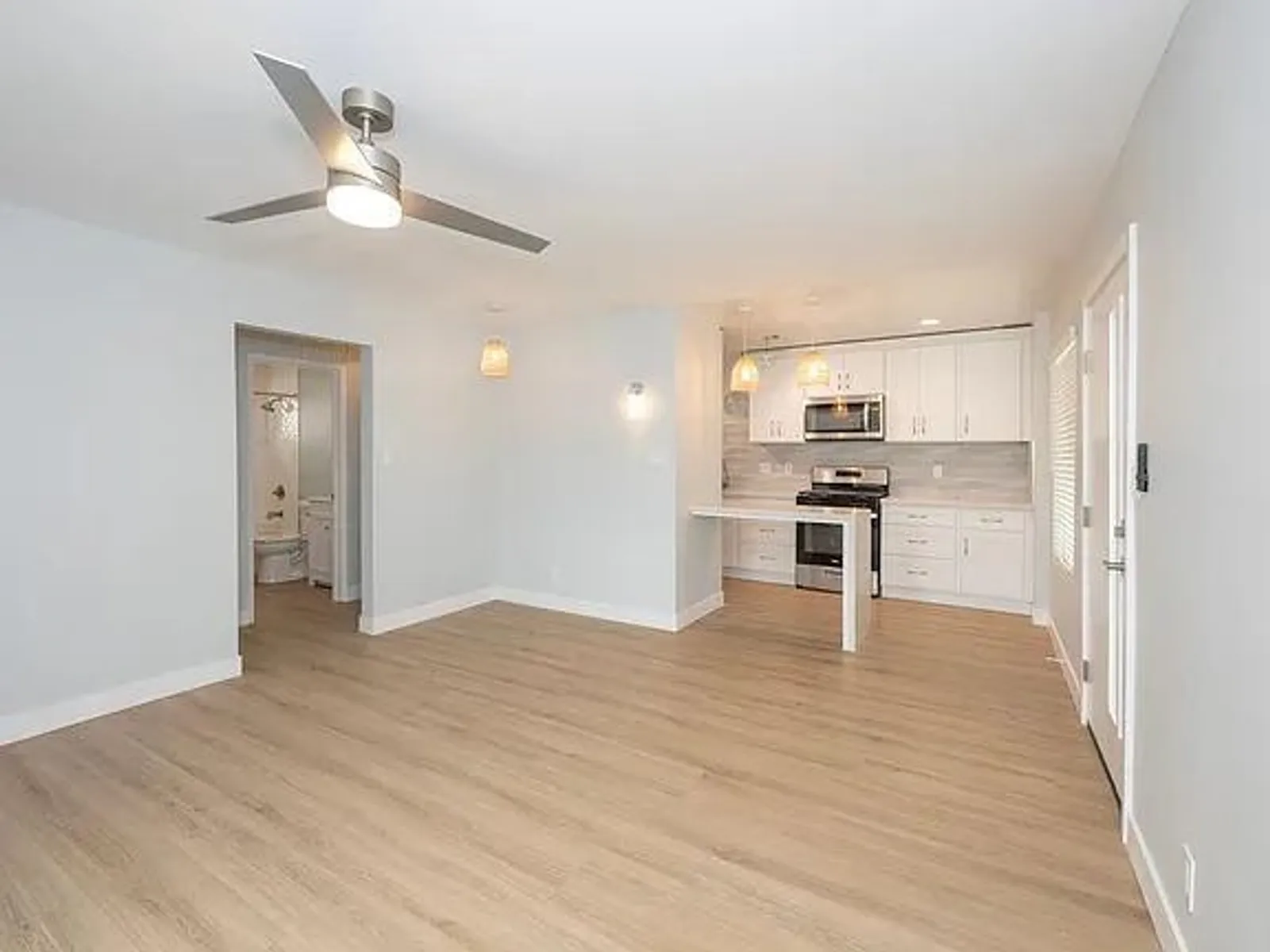 418 N Broadway 54