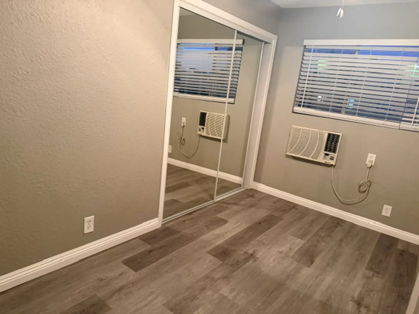 Apartment photo for 1032-1036 S Normandie Ave, photo 3