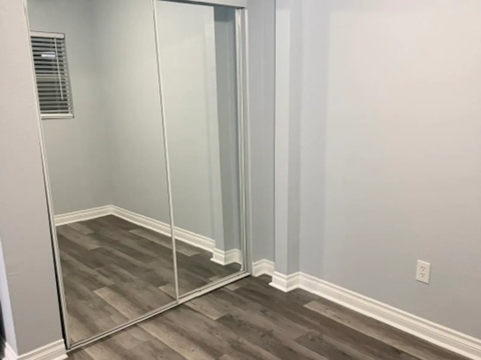 Apartment photo for 1032-1036 S Normandie Ave, photo 3