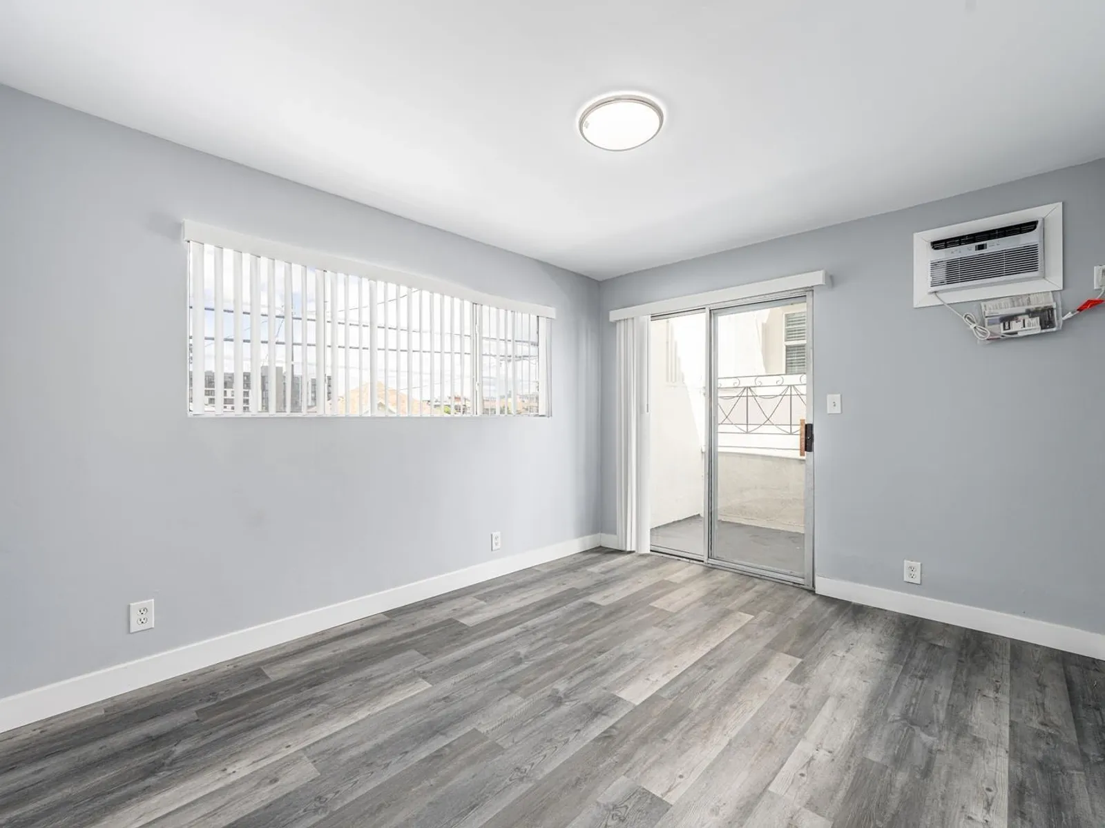 1032-1036 S Normandie Ave 3