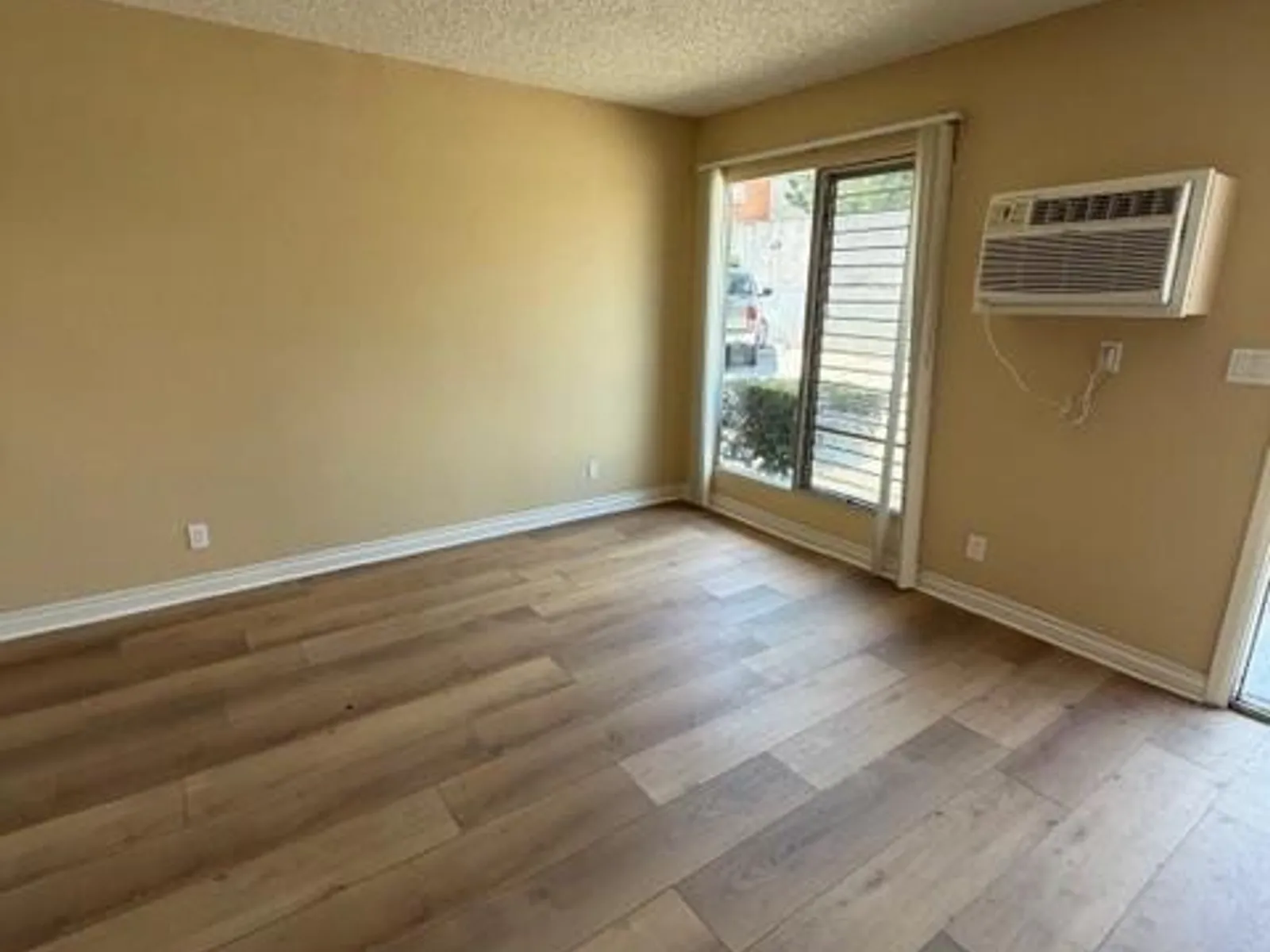 Apartment photo for 11126 Huston St, photo 3