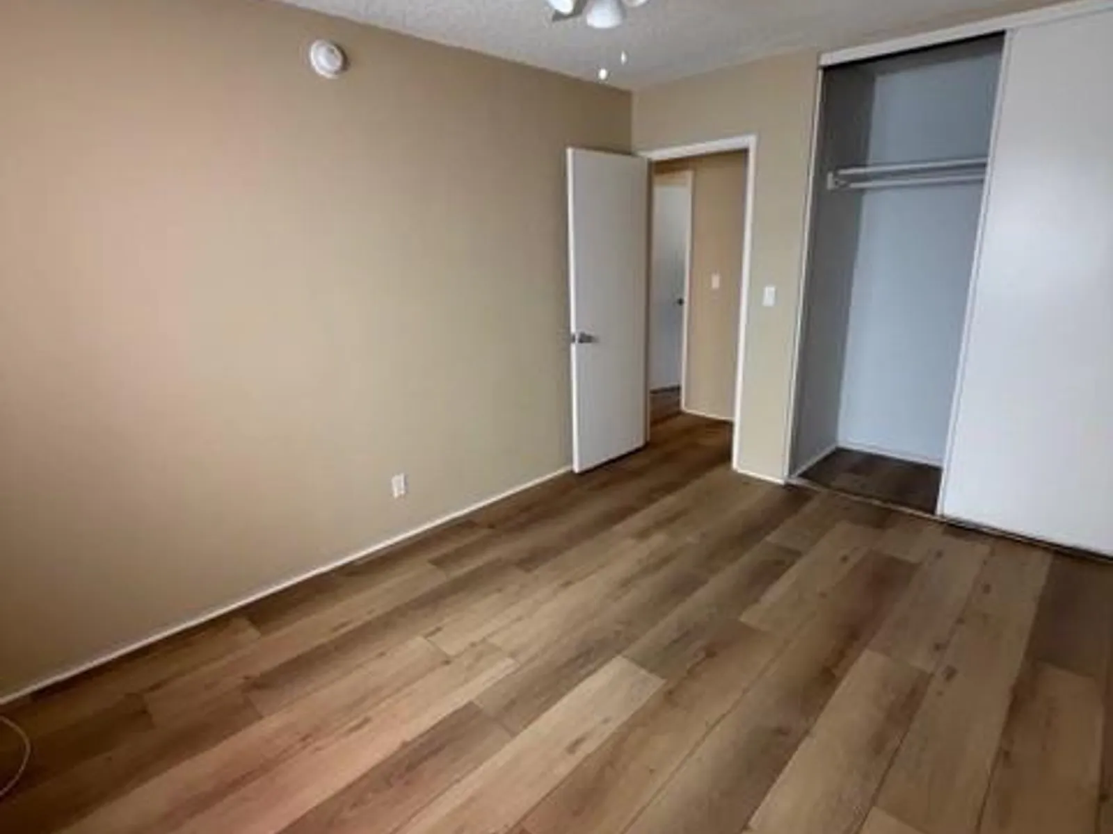 11126 Huston St 6