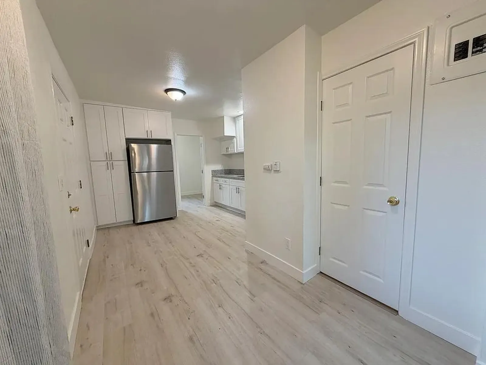 1823 Gardenia Ave 3