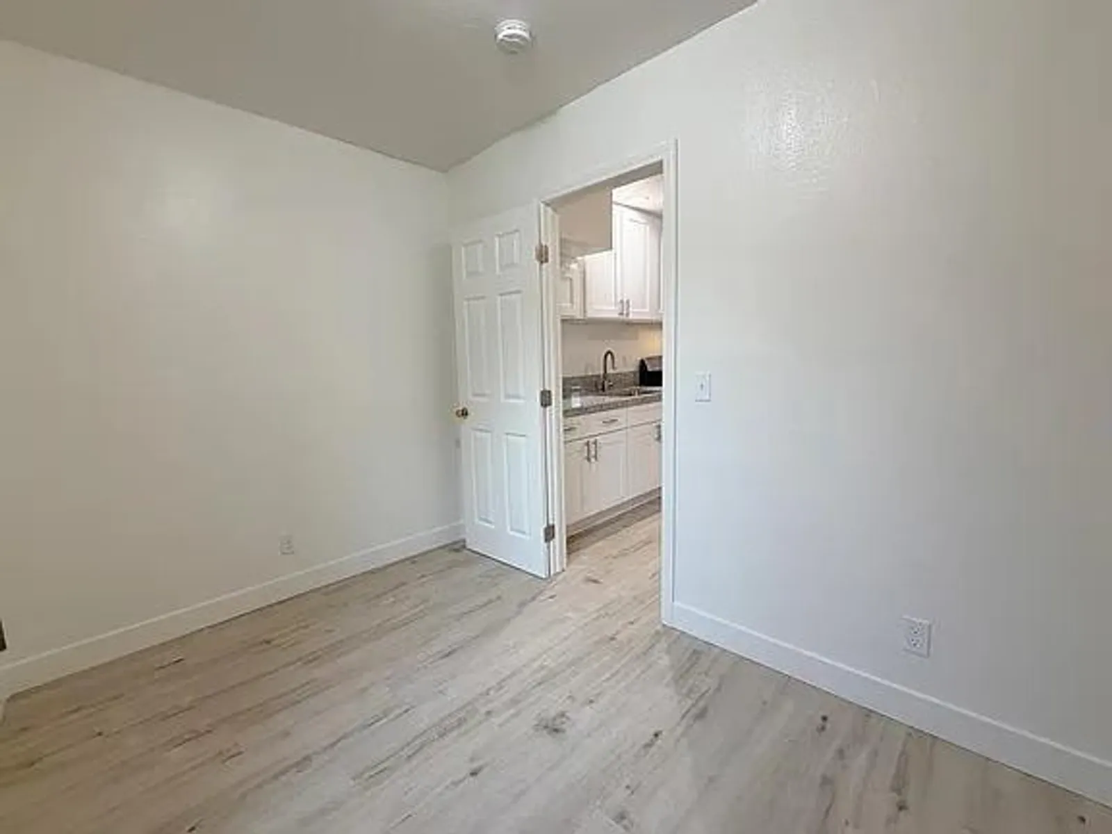 1823 Gardenia Ave 4
