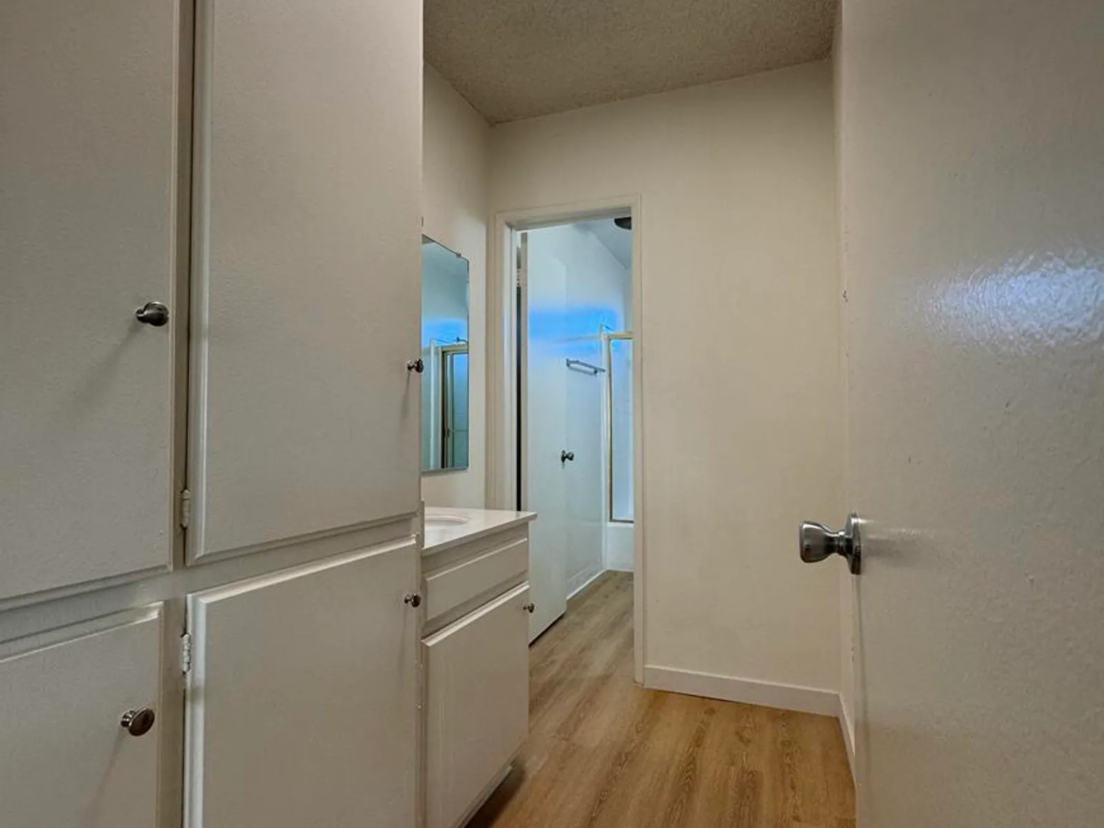 5292 Newcastle Ave - 5