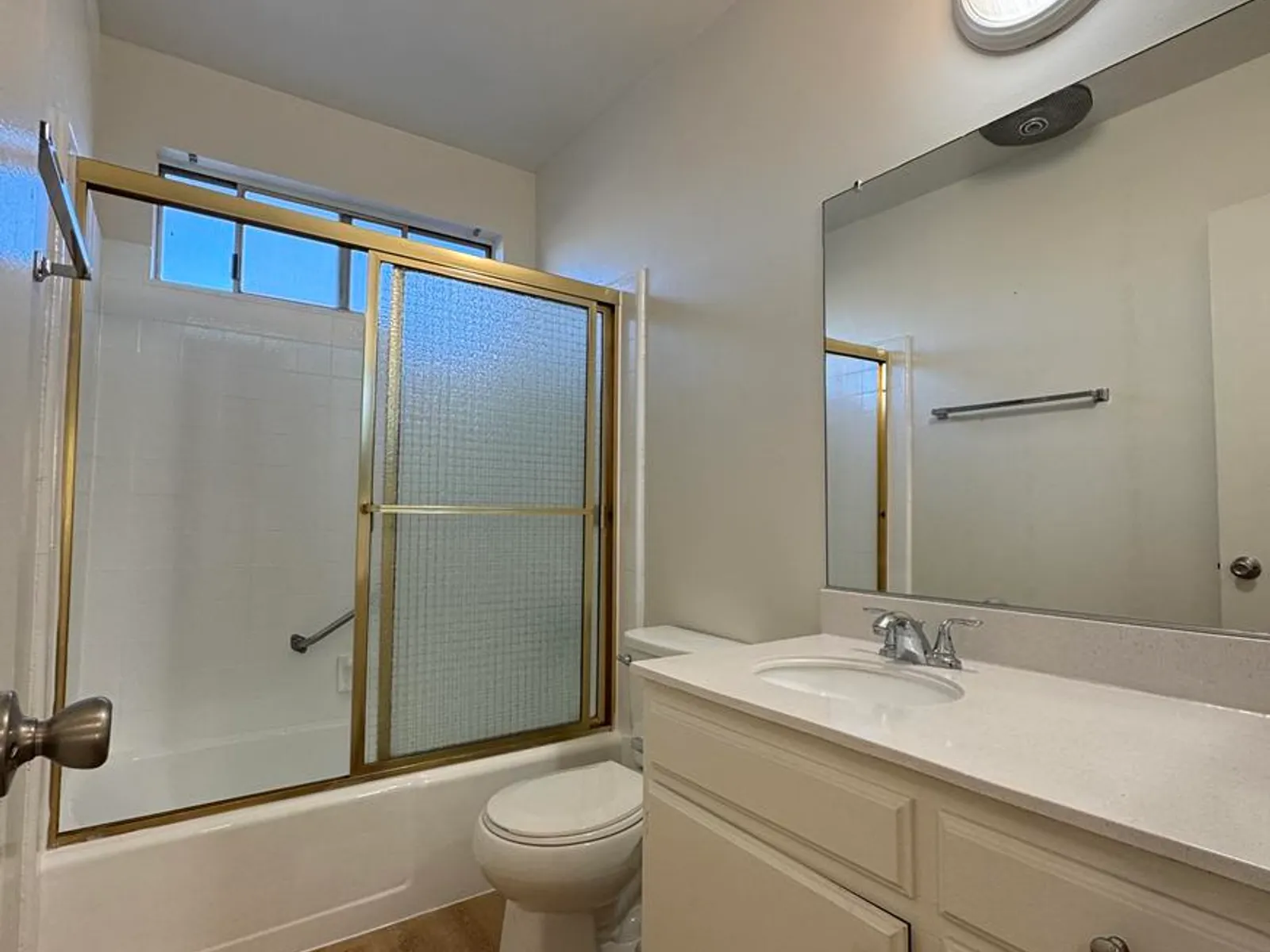 5292 Newcastle Ave - 7