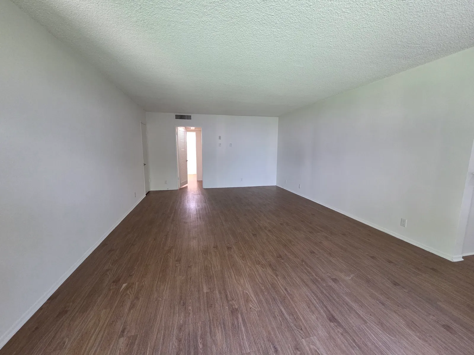 5230 Newcastle Ave - 4