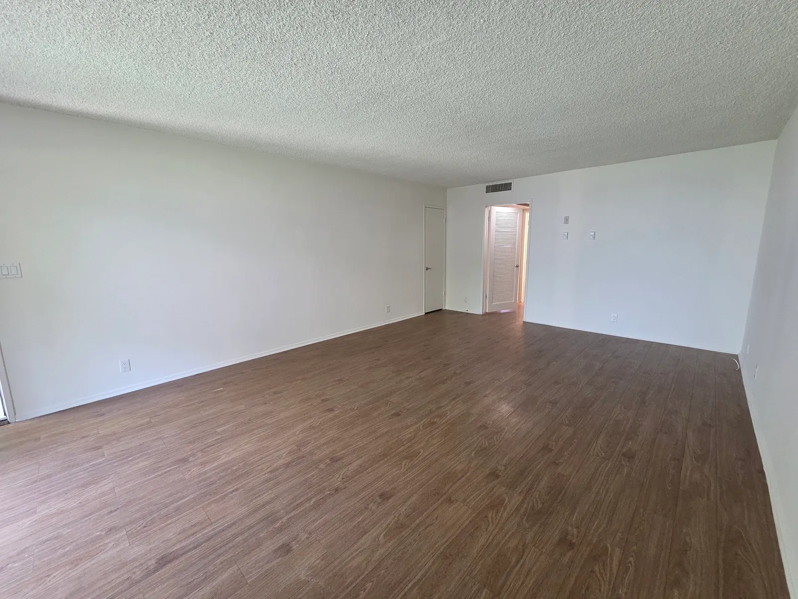 5230 Newcastle Ave - 6