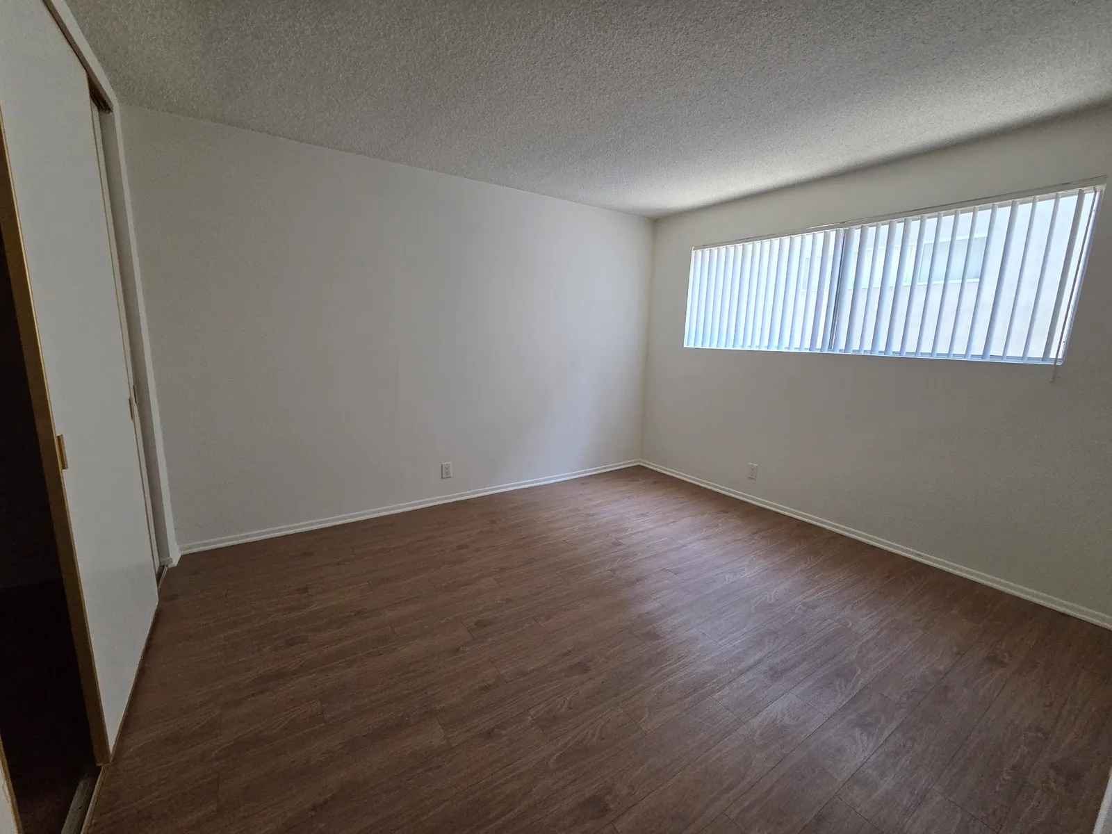 5230 Newcastle Ave - 7