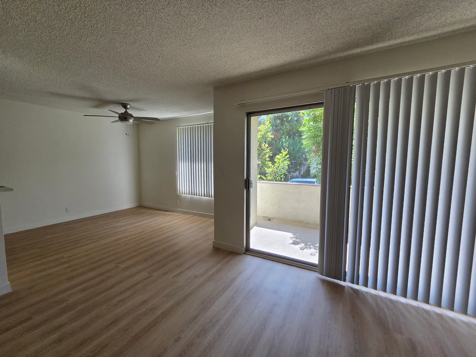 5230 Newcastle Ave - 5