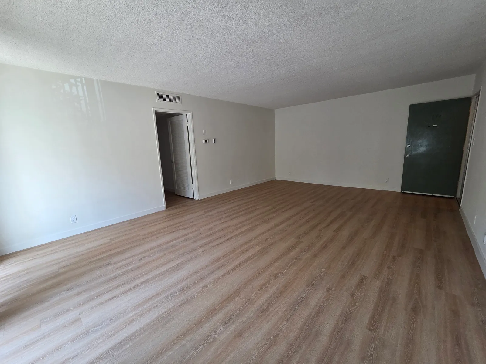 5230 Newcastle Ave - 4