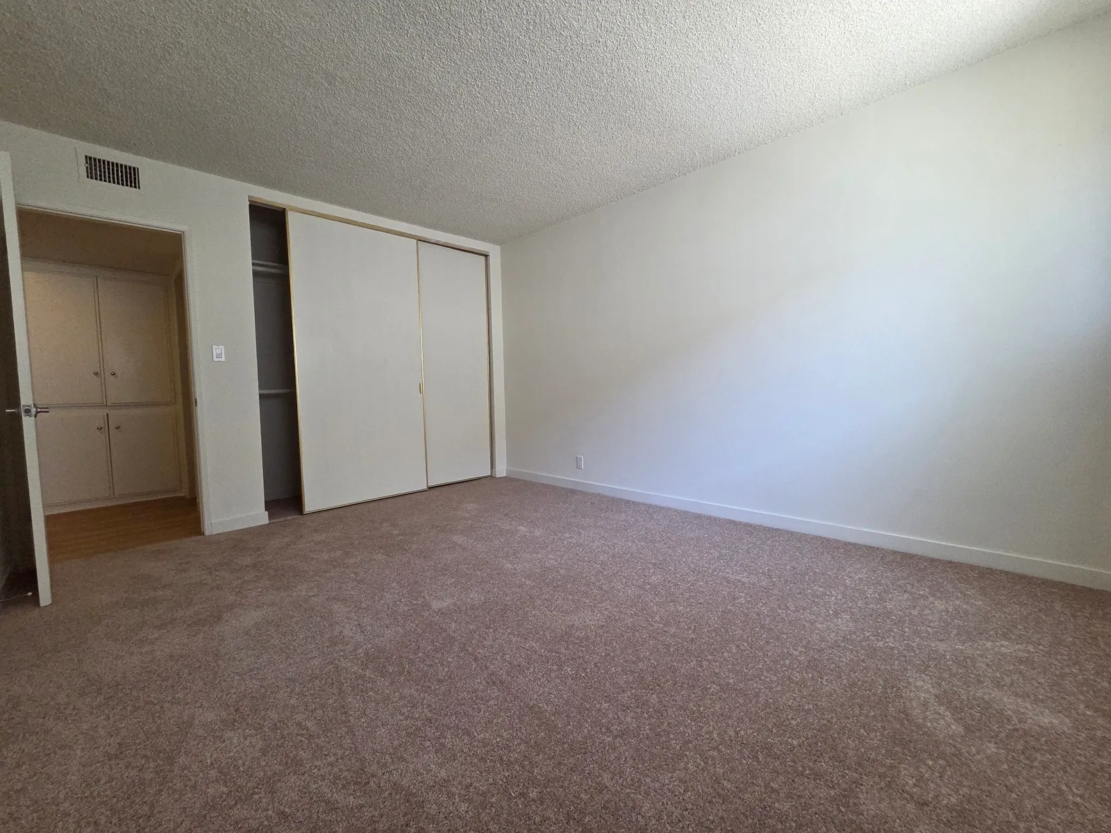 5230 Newcastle Ave - 7