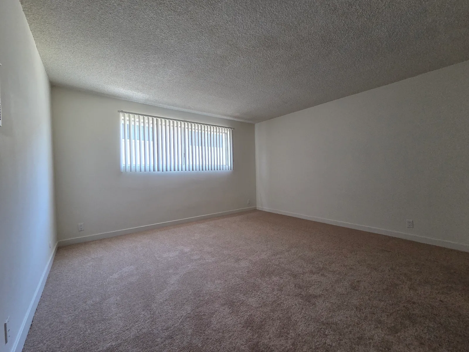 5230 Newcastle Ave - 6