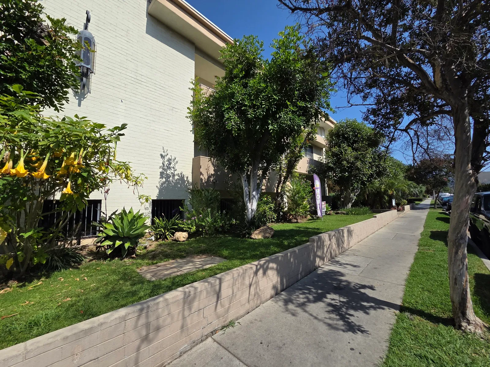 5230 Newcastle Ave - 2