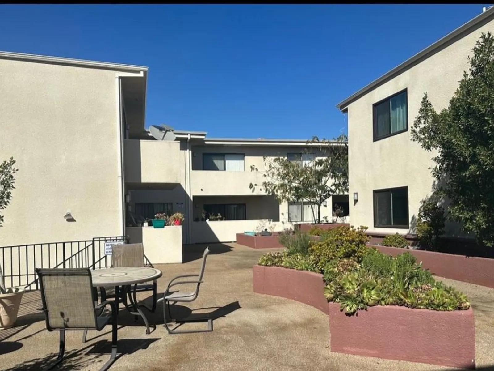 5101 Balboa Blvd 3