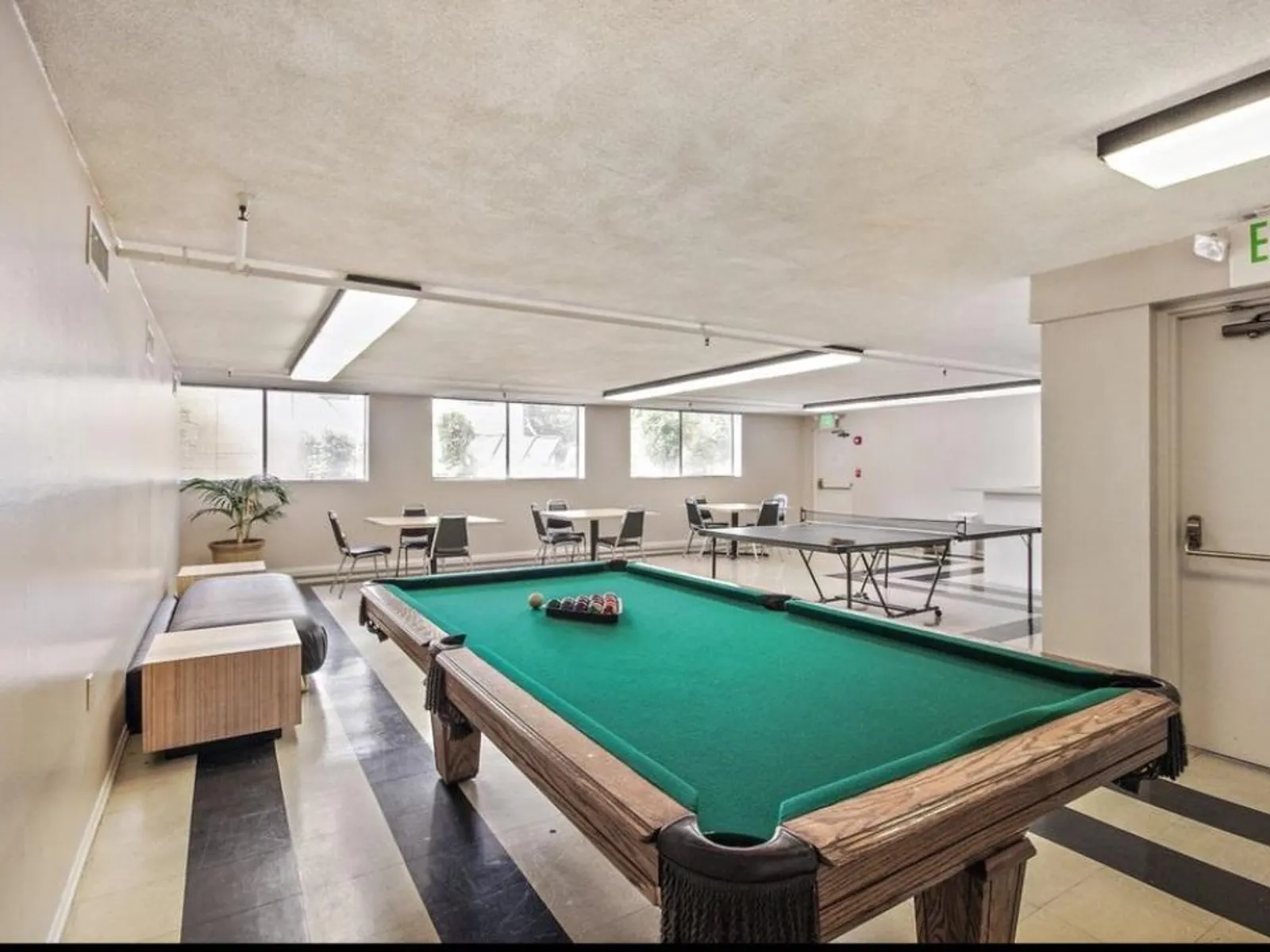 5101 Balboa Blvd - 7