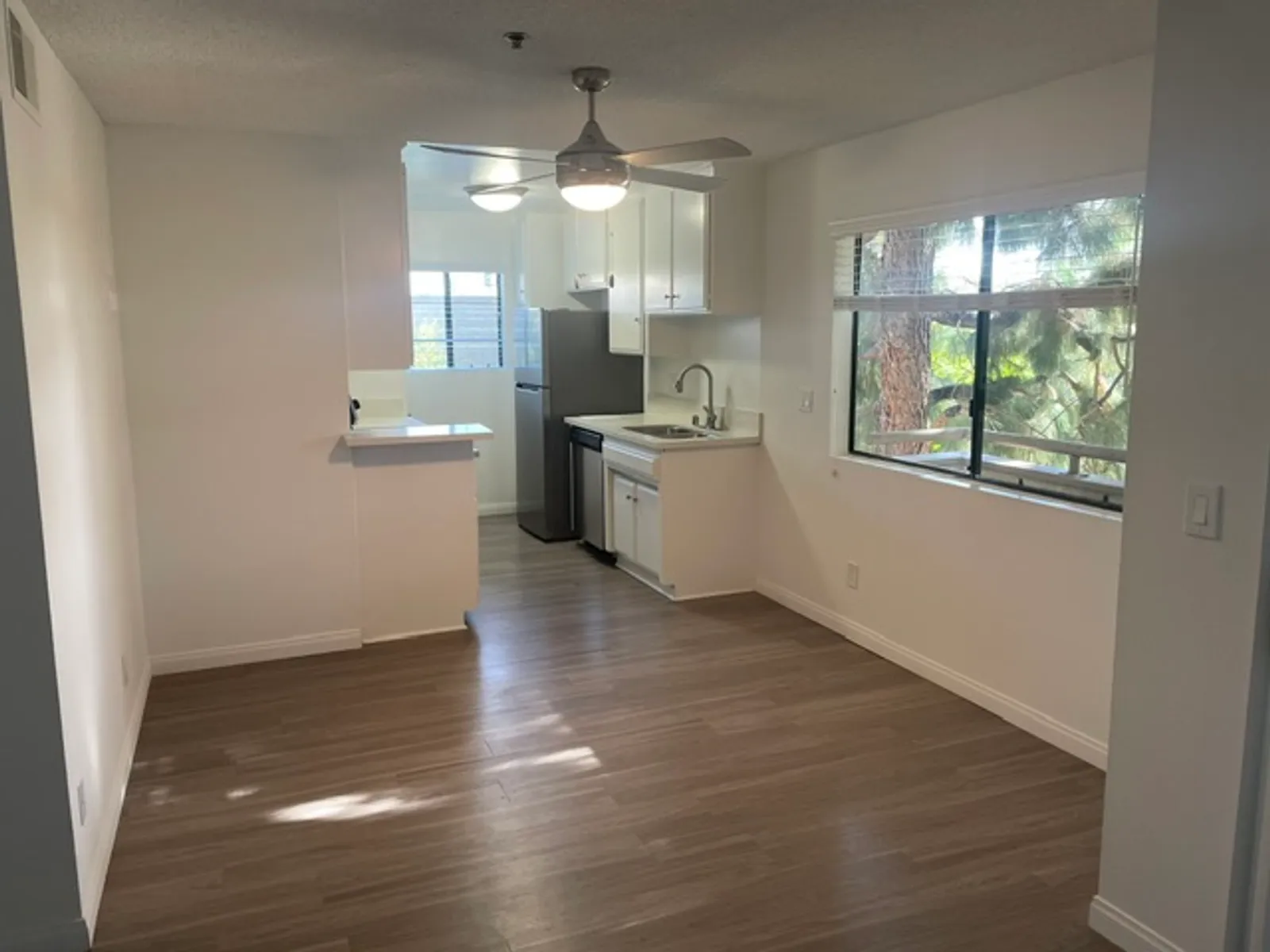 5101 Balboa Blvd 3