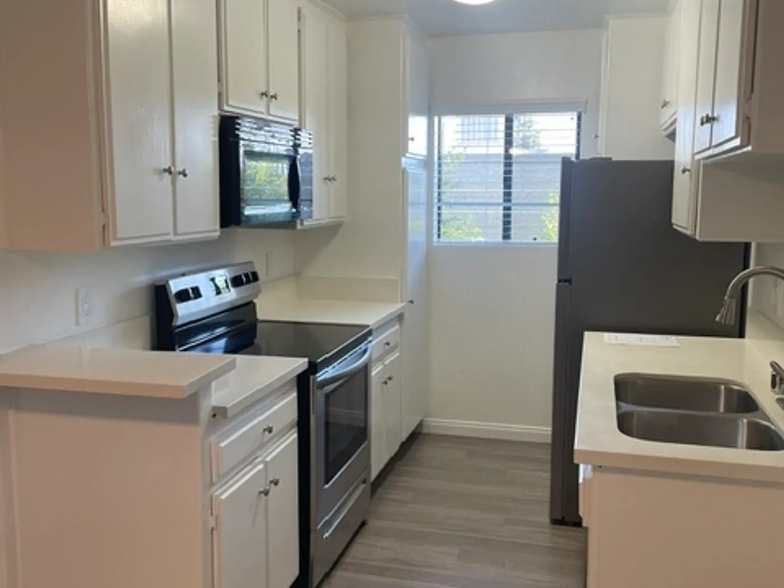 5101 Balboa Blvd - 4