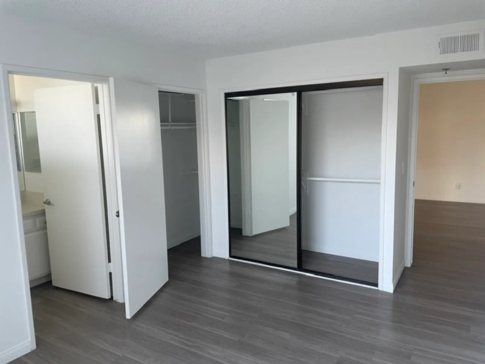 5101 Balboa Blvd - 6