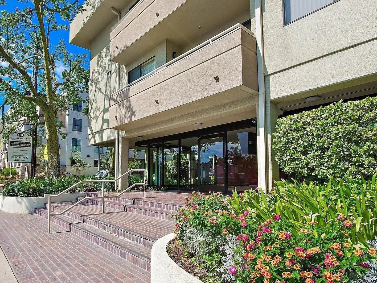 5101 Balboa Blvd 2