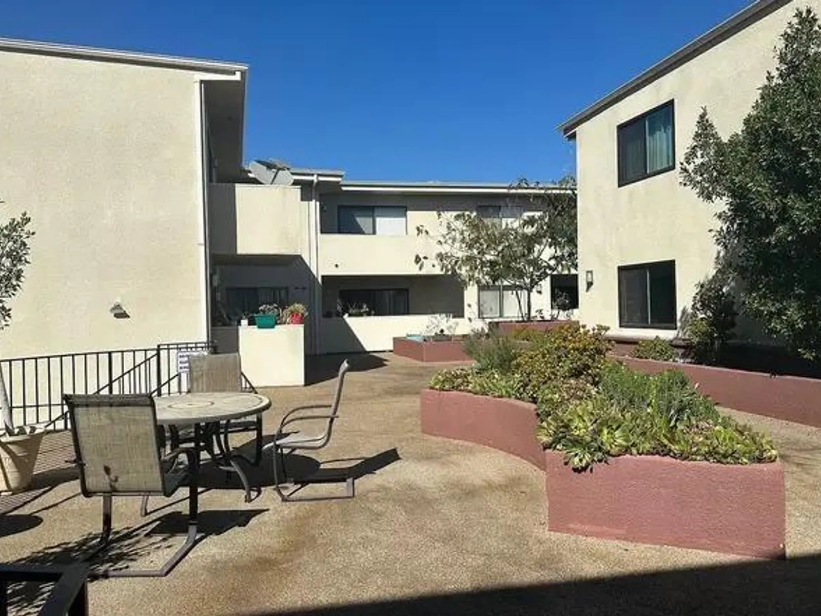 5101 Balboa Blvd 5