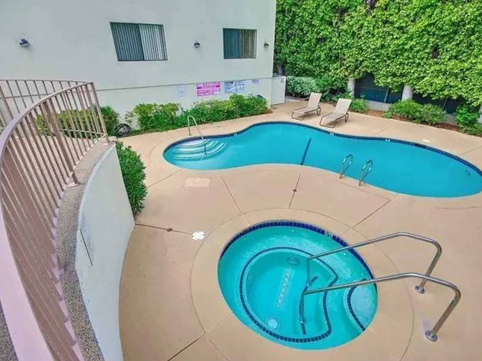 5101 Balboa Blvd 9