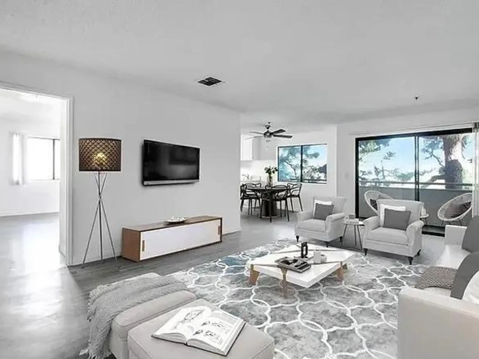 5101 Balboa Blvd 15