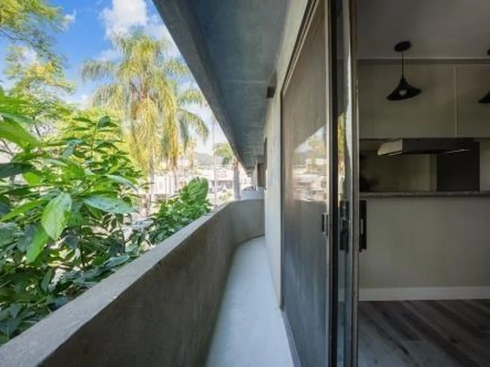 1444 N. Poinsettia Place 4