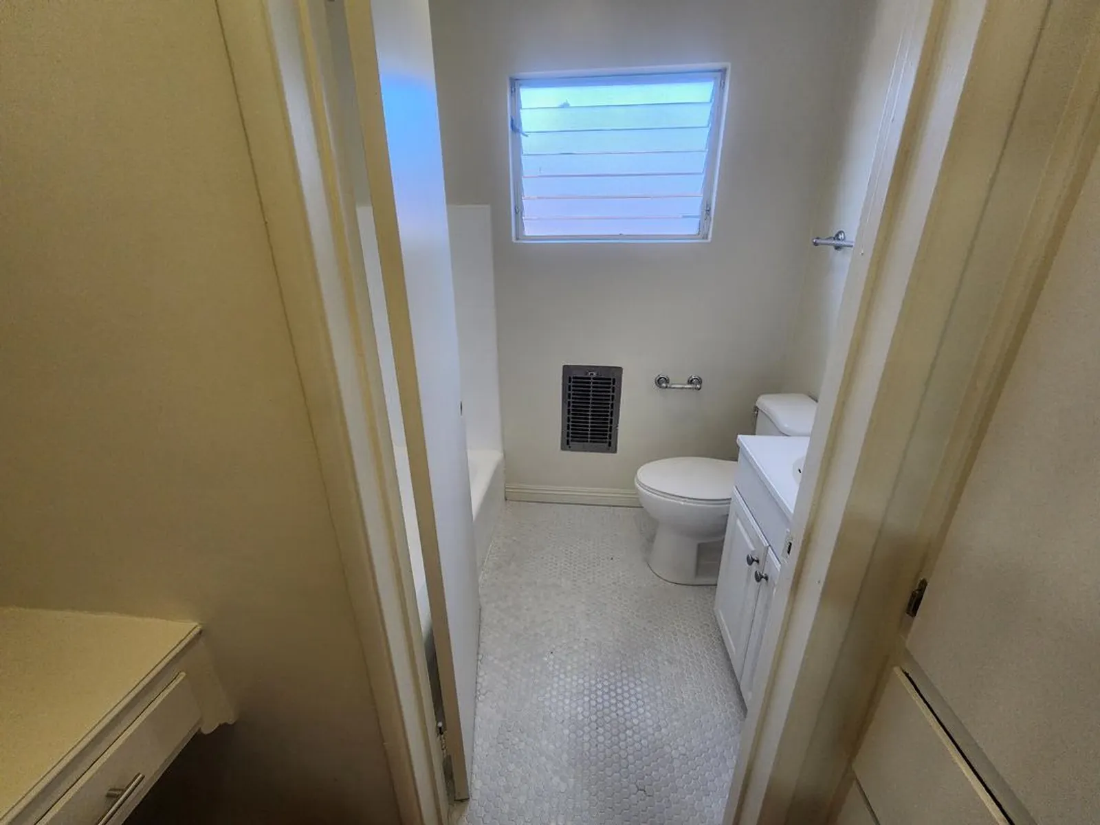 6326 Coldwater Cyn - 6