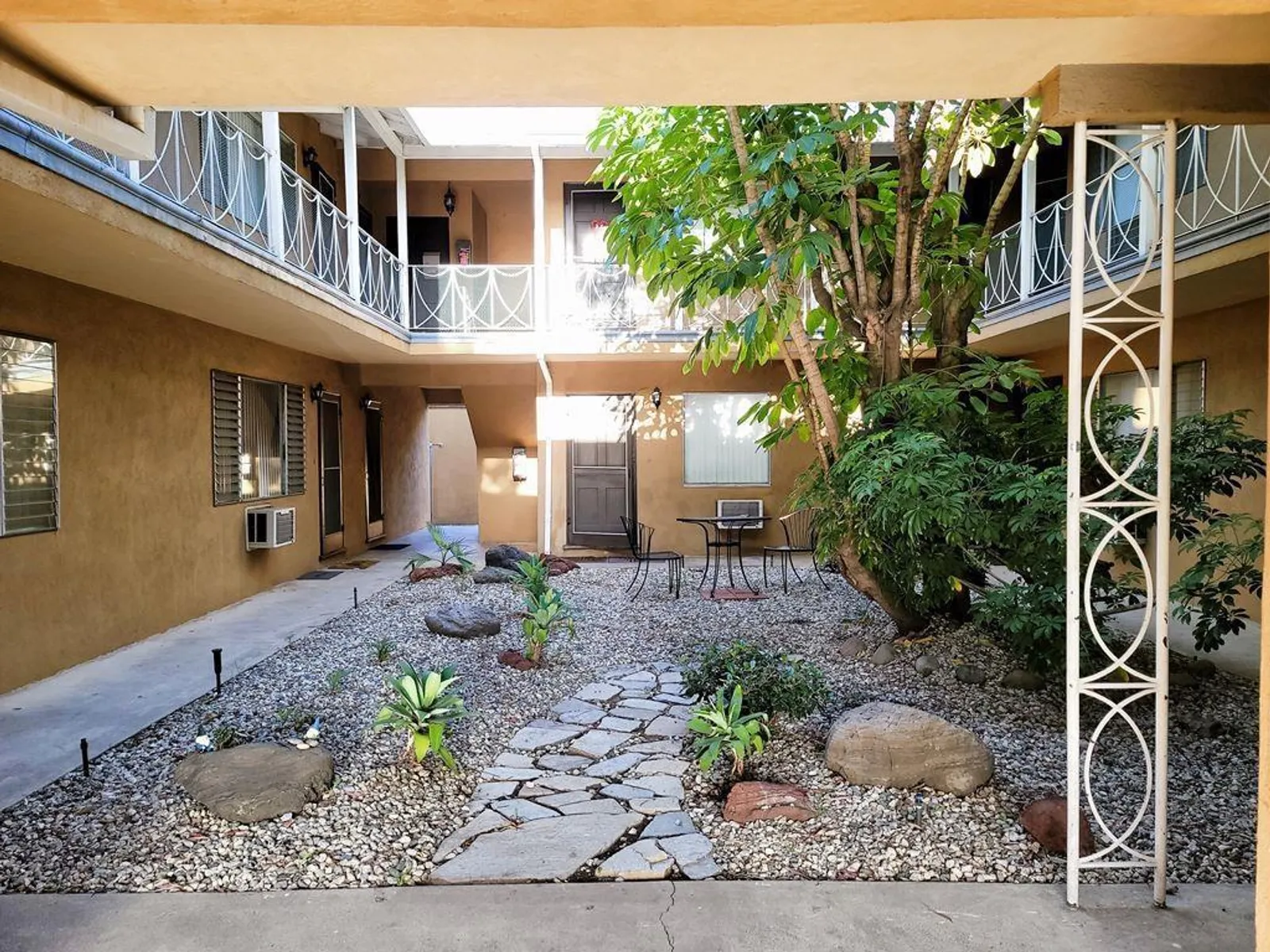 6326 Coldwater Cyn 4