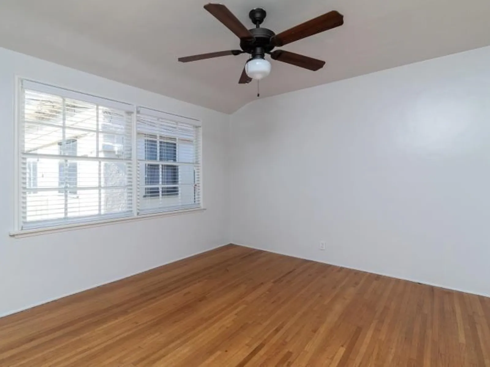 1712 E.1st Street 13