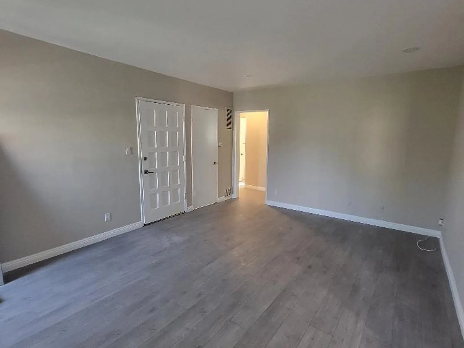 Apartment photo for 4181 Duquesne Ave - 5