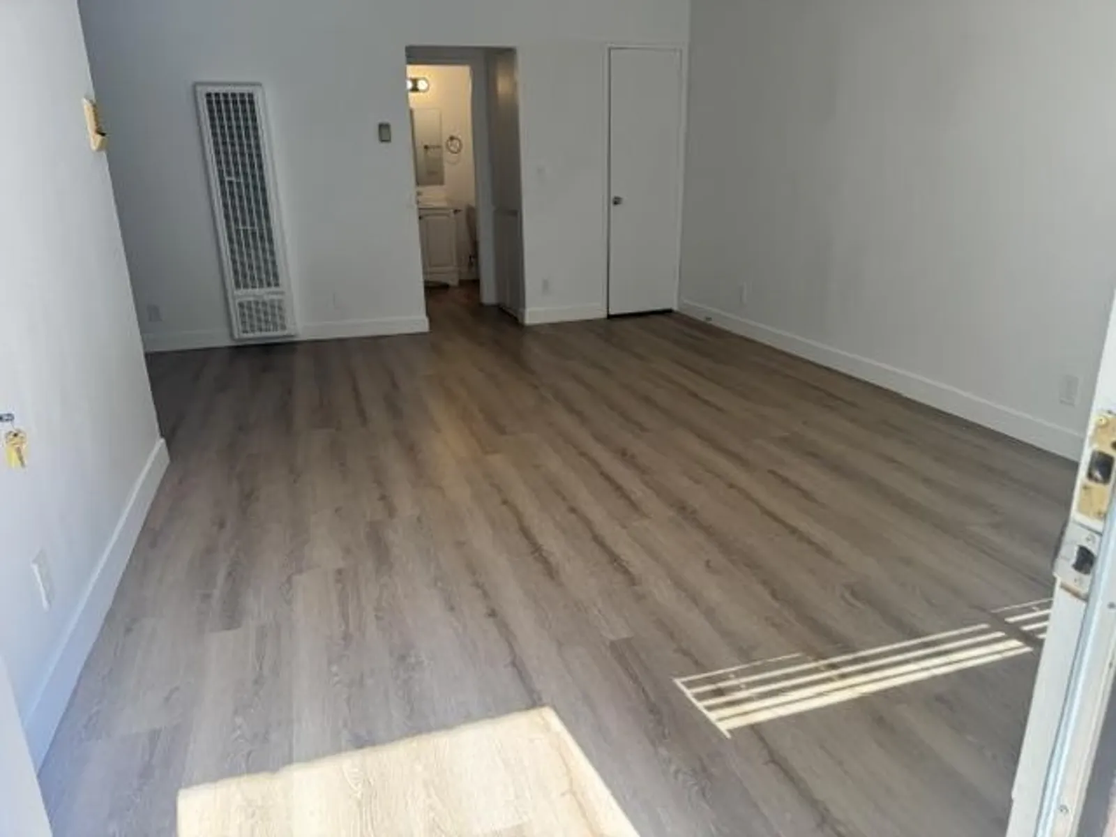 19925 Roscoe Ave. 5