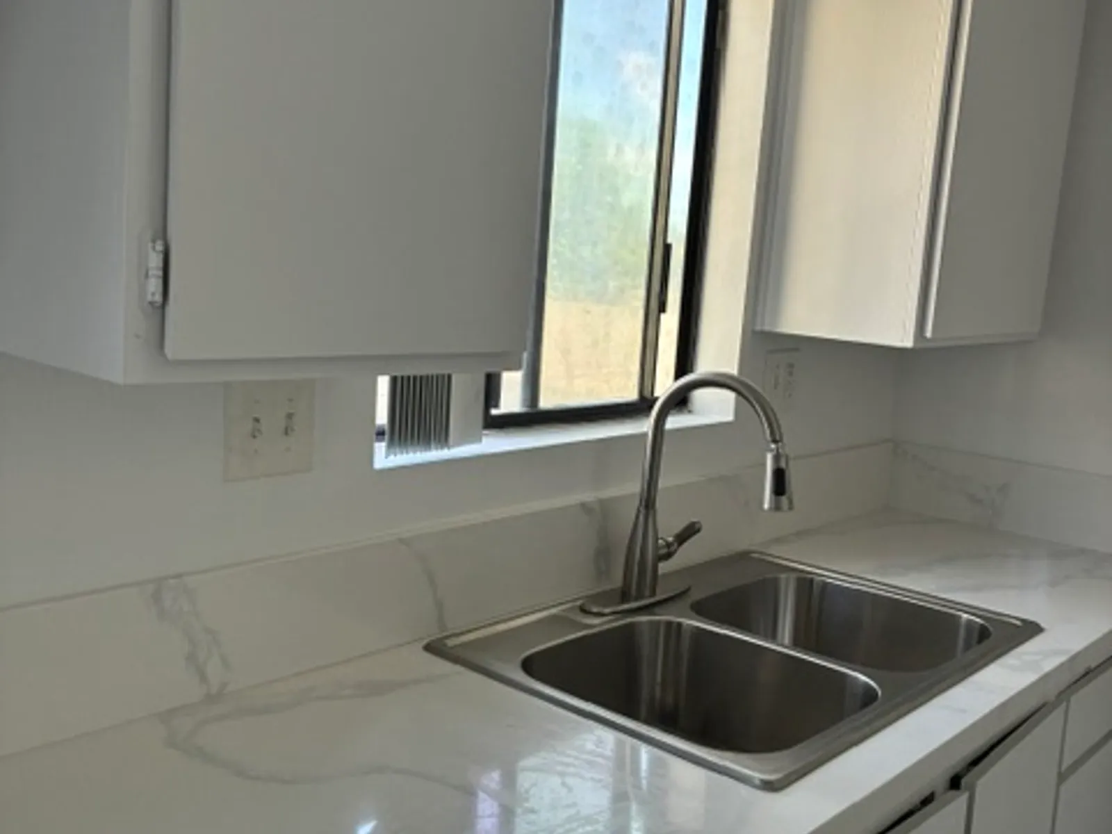11231 Otsego St - 7